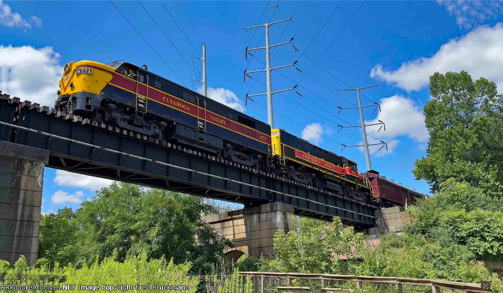 CVSR 6771 & 365 cross Cascade Locks.